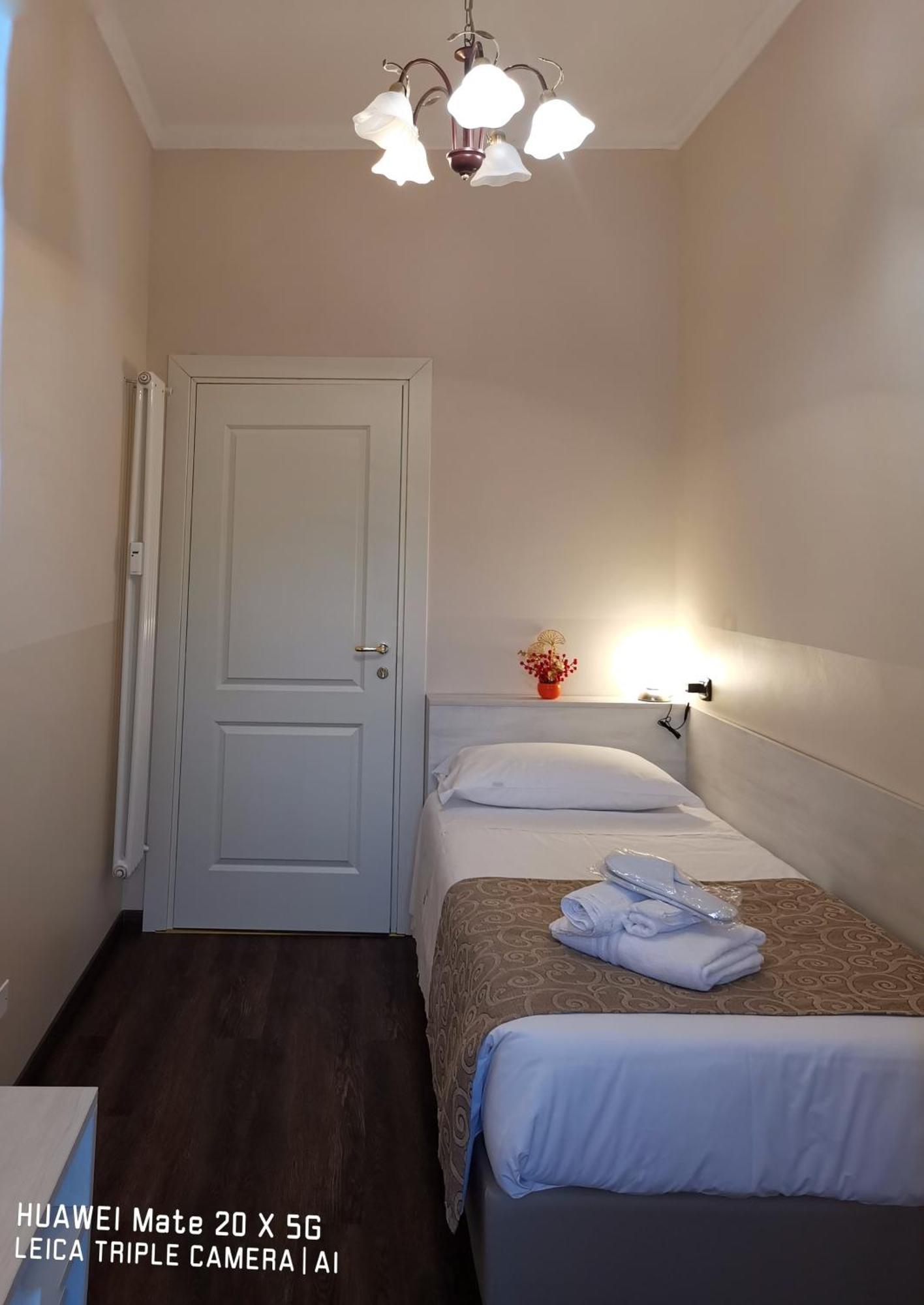 Guesthouse Central Station Group - Via Sammartini 15 Milano Eksteriør billede