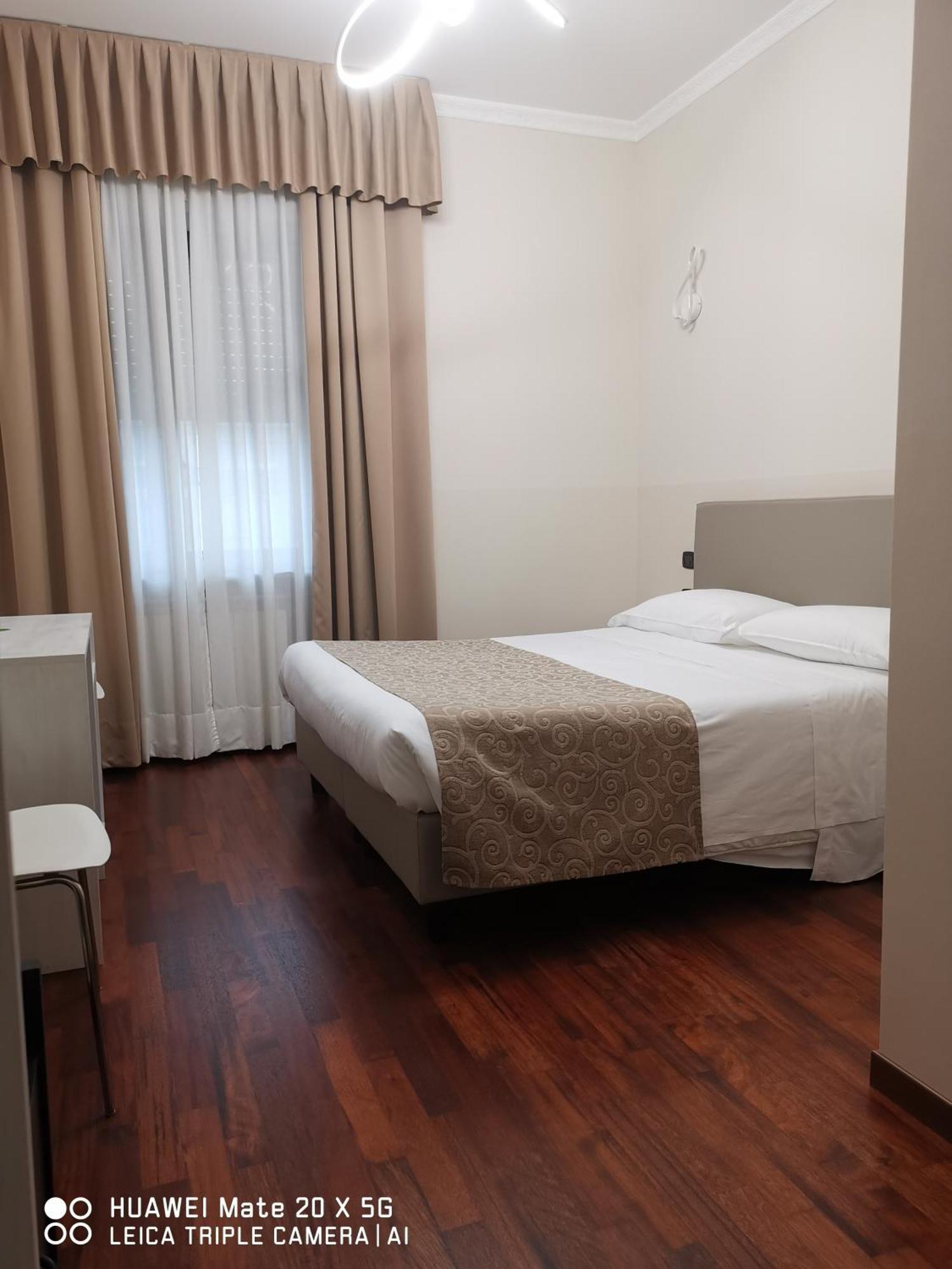 Guesthouse Central Station Group - Via Sammartini 15 Milano Eksteriør billede